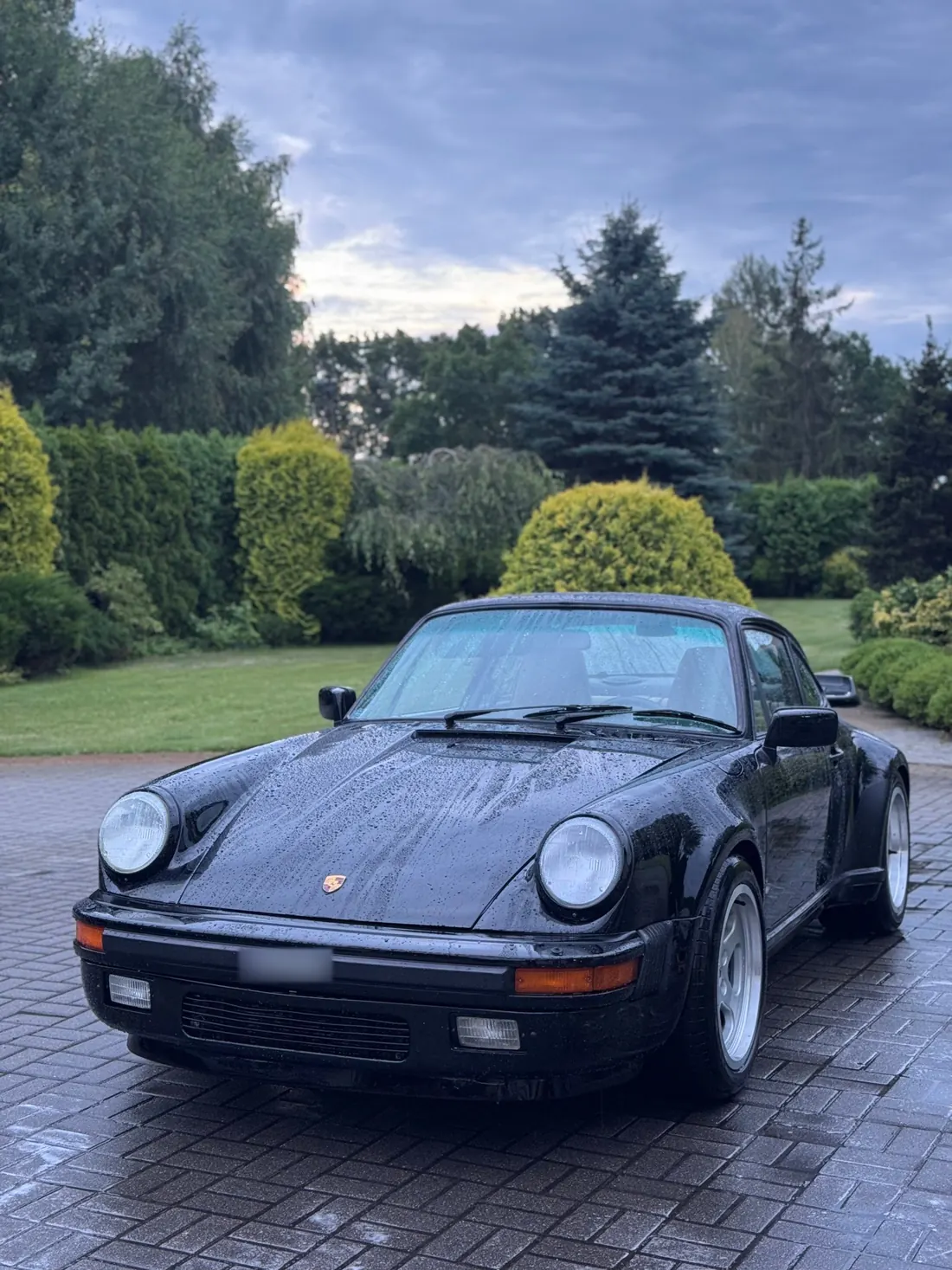 Czarne Porsche 911 Turbo po detailingu